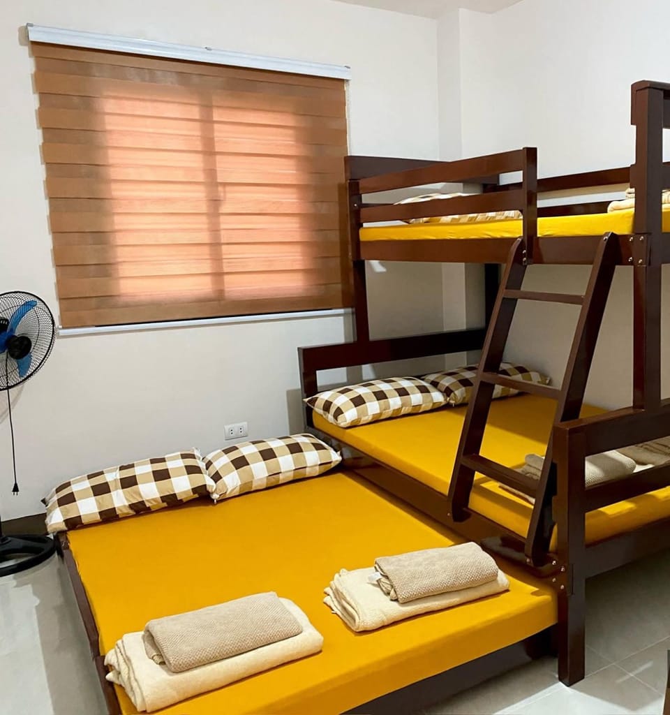 Bedroom, bunk bed