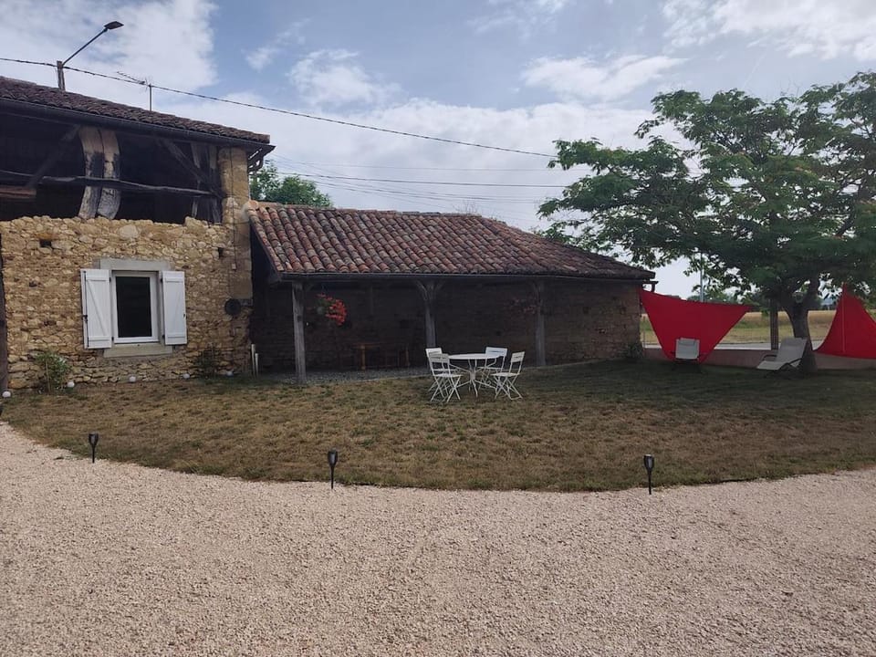 Independent studio in our property Apartment in Occitanie