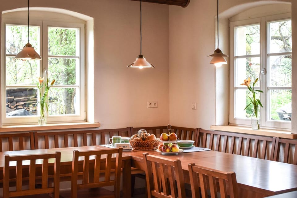 Seating area, Dining area
