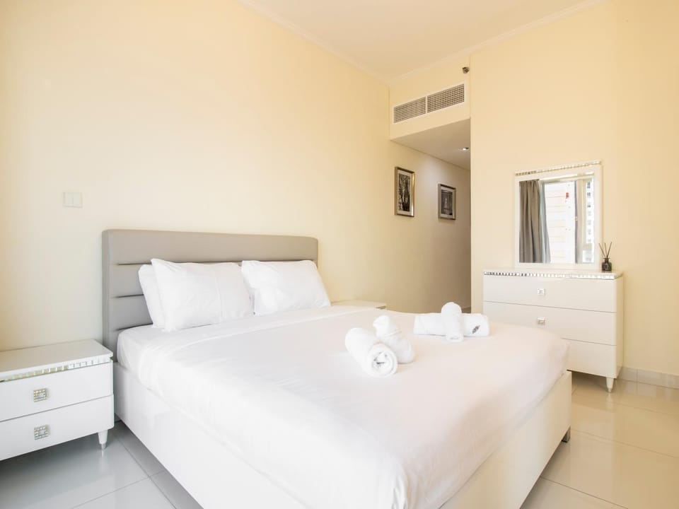 Bed, Bedroom, towels, air conditioner