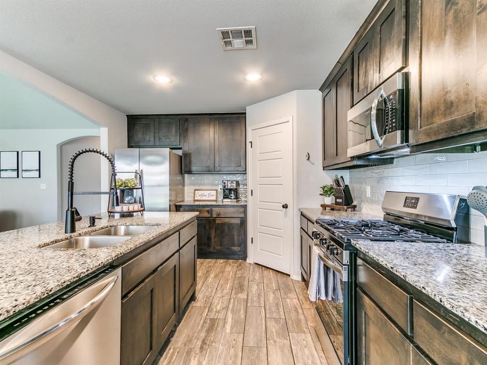 Where Comfort Meets Convenience in Crystal Creek House in Broken Arrow