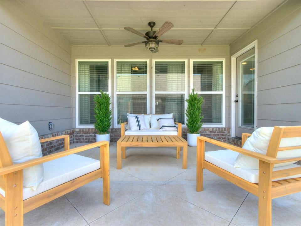 Where Comfort Meets Convenience in Crystal Creek House in Broken Arrow