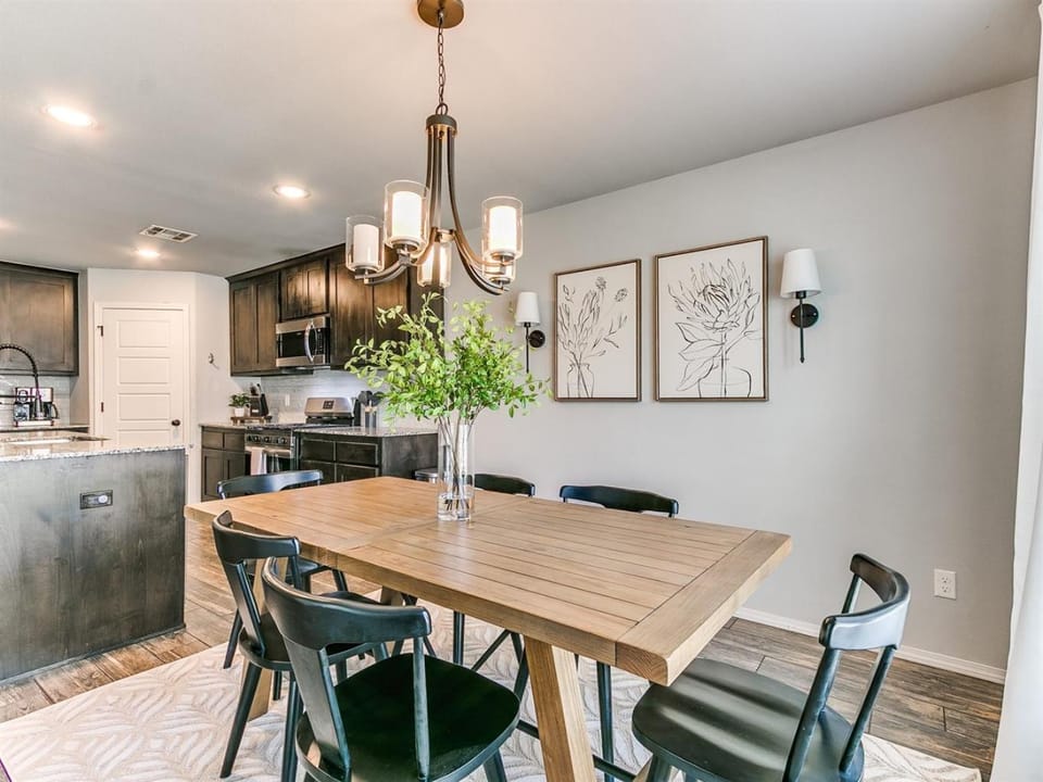 Where Comfort Meets Convenience in Crystal Creek House in Broken Arrow