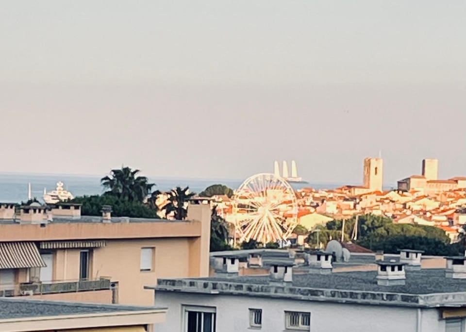 City view, Sea view