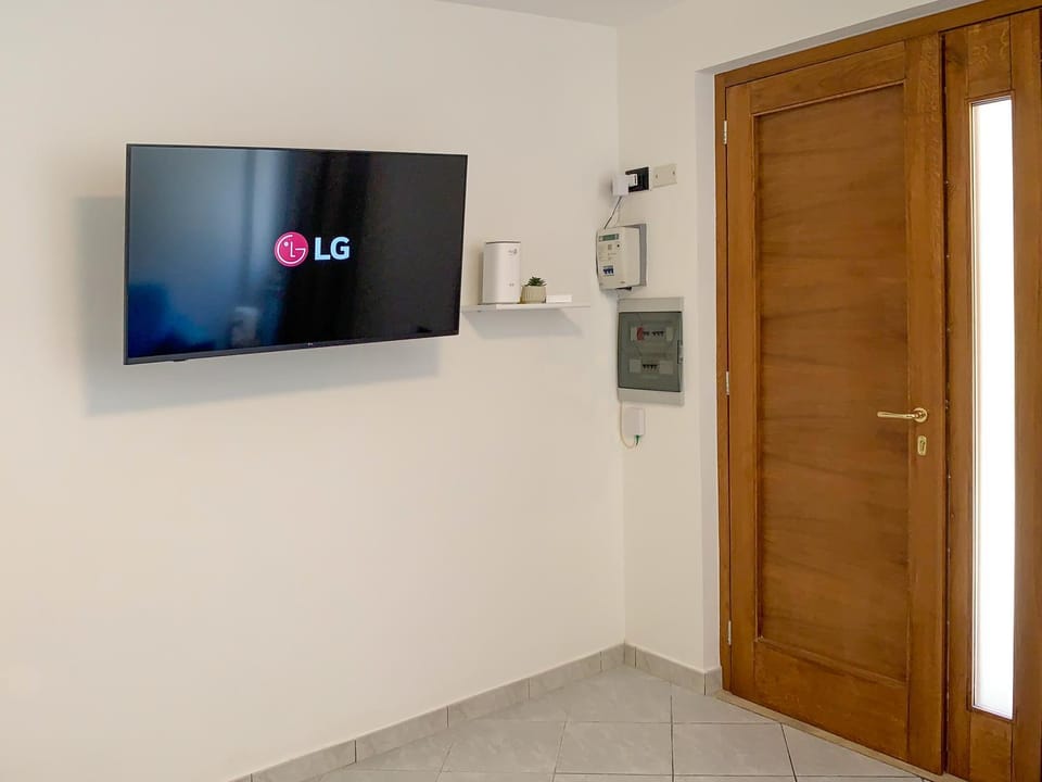 Communal lounge/ TV room, TV and multimedia, internet