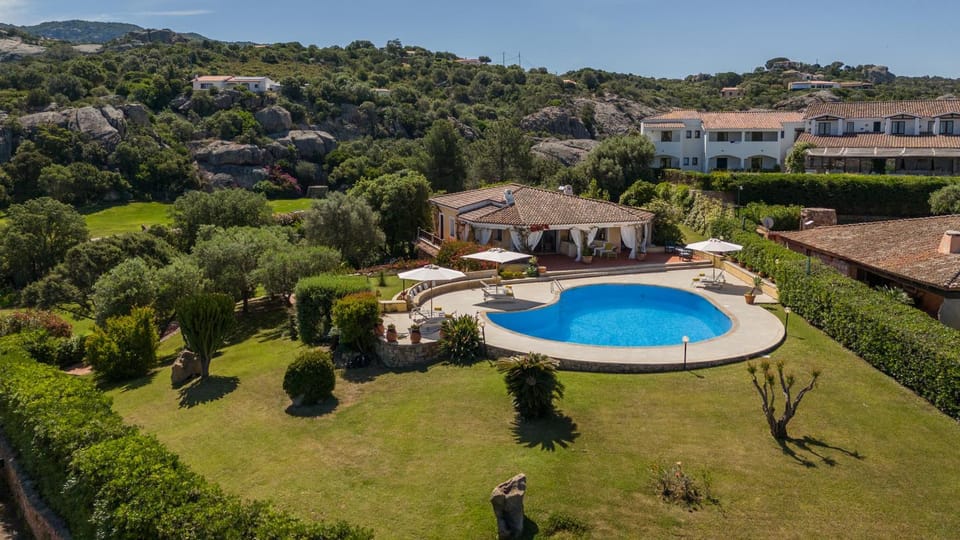 Property building, Day, Natural landscape, Bird's eye view, Garden, View (from property/room), Garden view, Pool view, Swimming pool, Swimming pool, sunbed