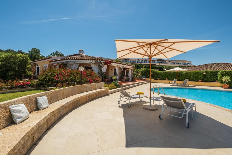 Patio, Day, Natural landscape, Mountain view, Pool view, Swimming pool, sunbed