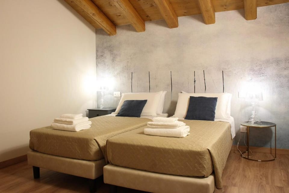 Bed, Living room, Photo of the whole room, Seating area, Bedroom, towels