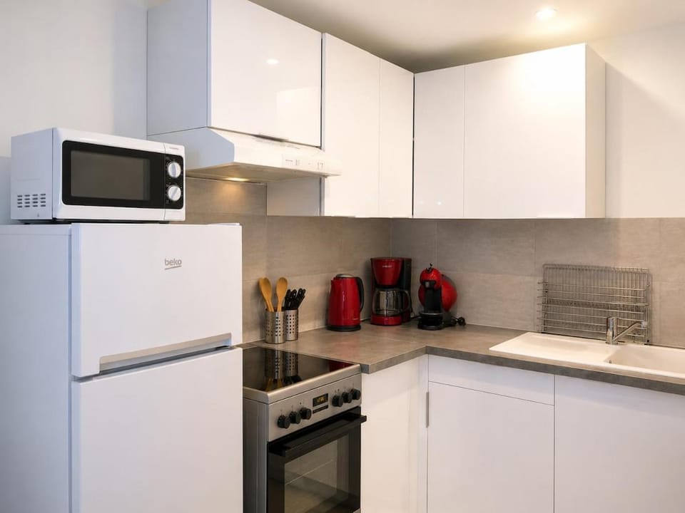 Le Héliodore , Air conditioning, Beaches 5 minutes away on foot Apartment in Antibes