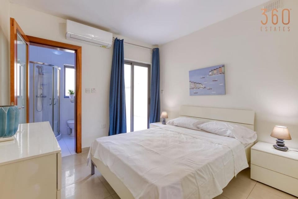 Central Sliema 3BR home with Terrace Steps from the Sea Apartment in Sliema