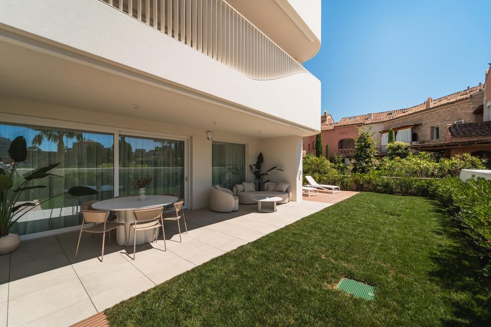Property building, Balcony/Terrace