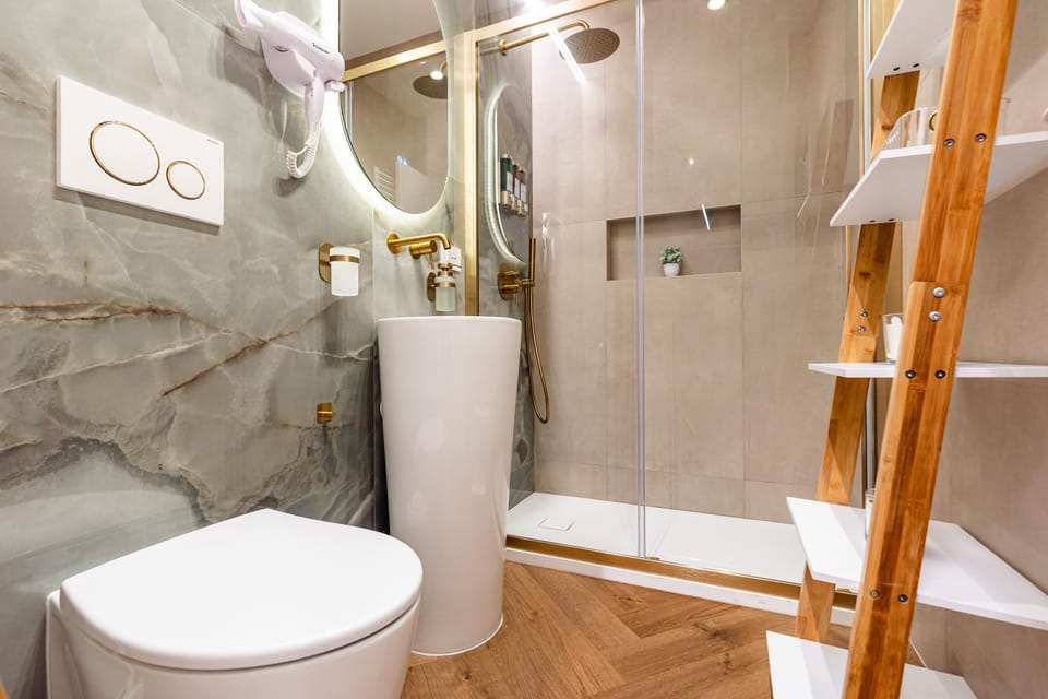 Shower, Toilet, Bathroom