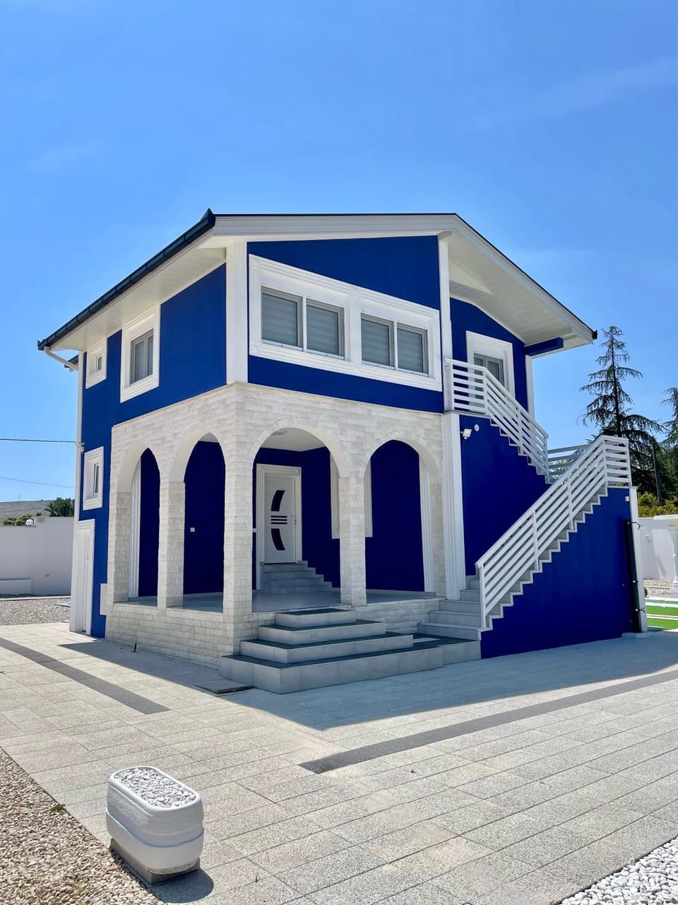 Property building, Day