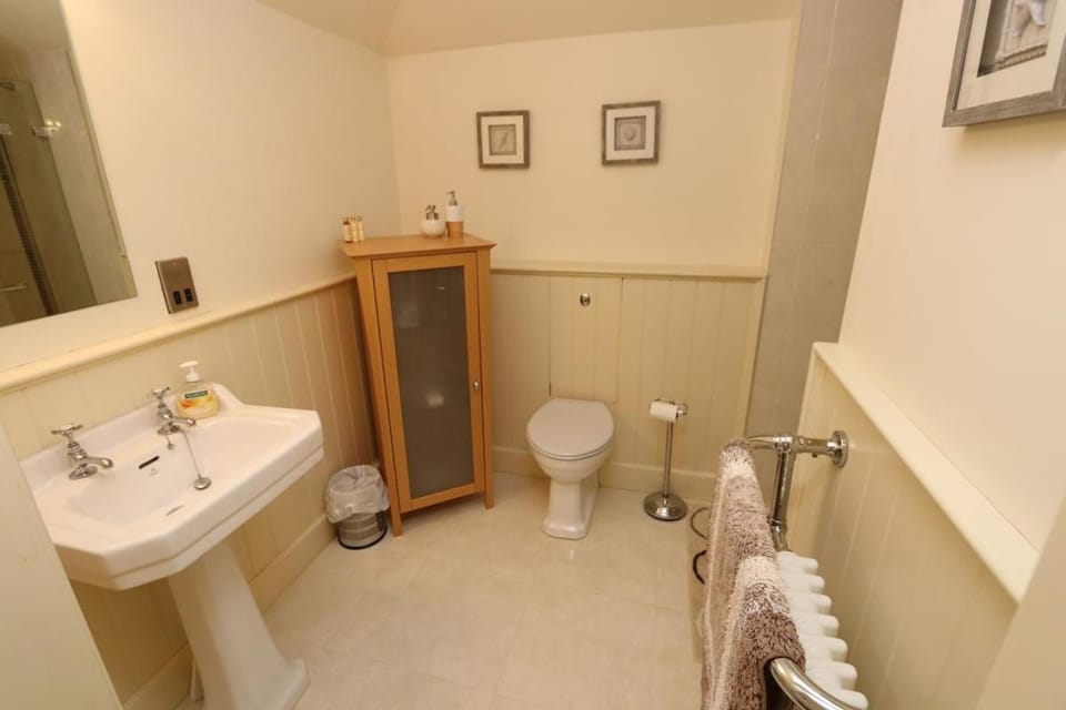 Spacious Lake Retreat House in Leitrim, Co. Leitrim, Ireland