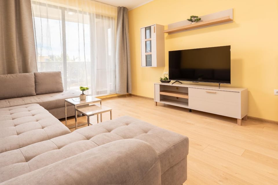 Day, TV and multimedia, Living room