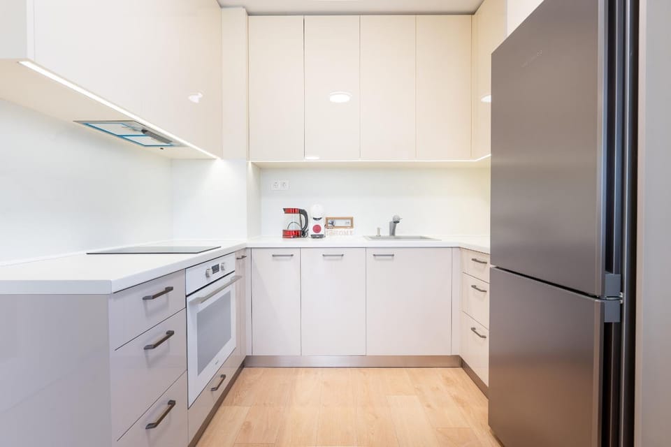 Coffee/tea facilities, oven, stove, kitchen