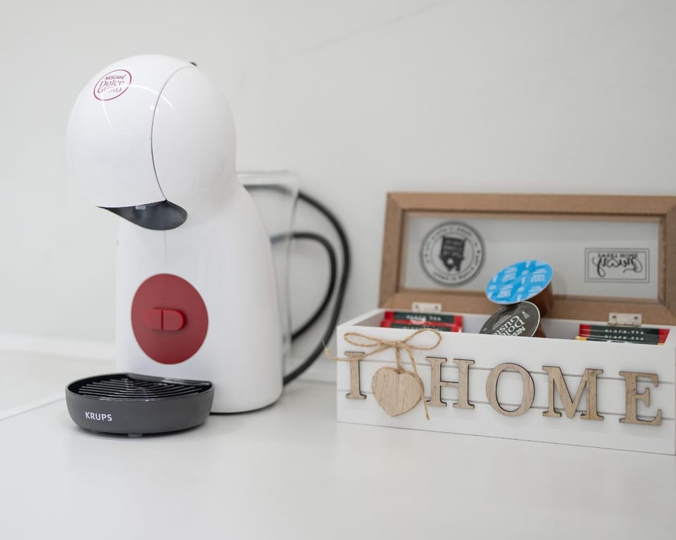 Coffee/tea facilities, Text overlay, Drinks