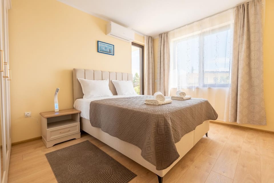 Bed, Bedroom, wardrobe, air conditioner