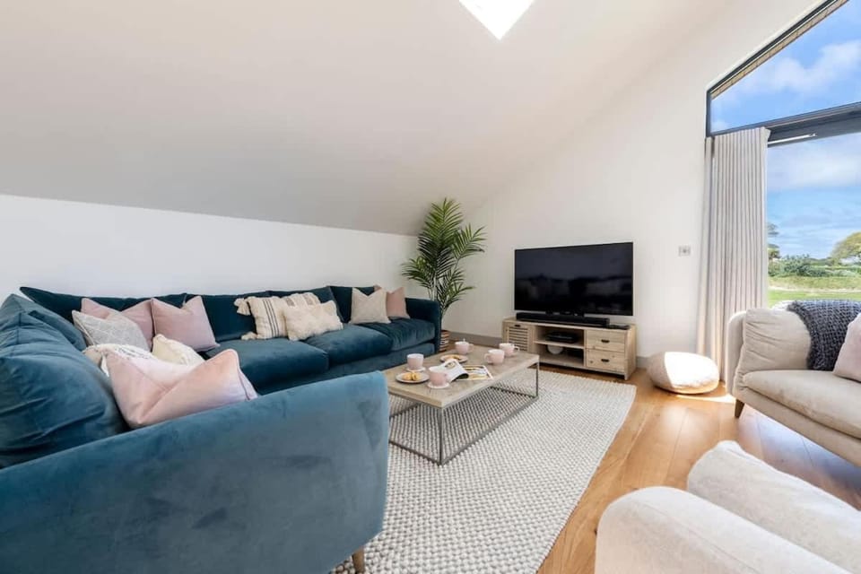 Luxury St Ives Home Walk to Beach House in Saint Ives