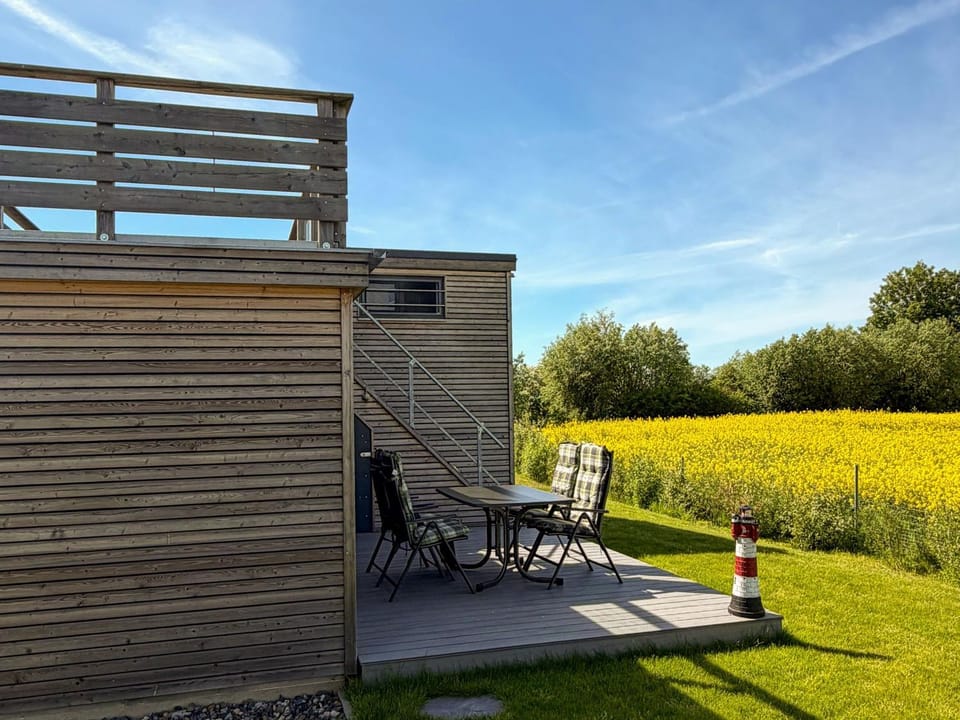 Property building, Balcony/Terrace, Seating area