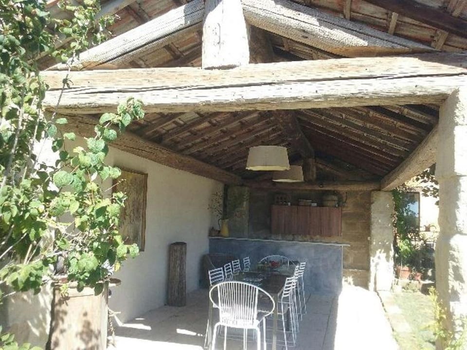 belle maison de village avec piscine Villa in Uzes