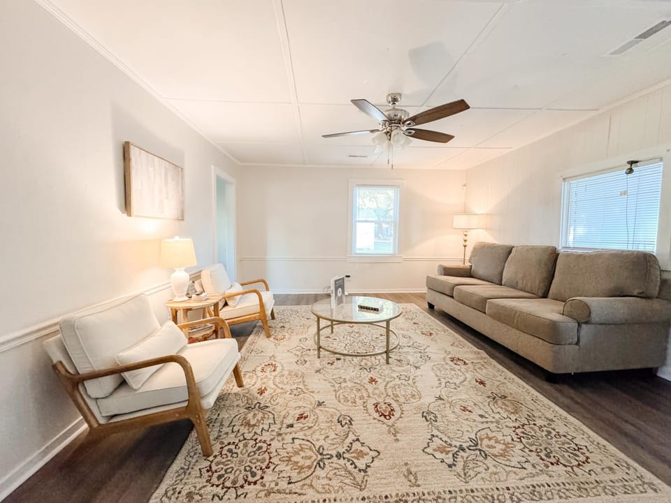 Sleeps 4 Cottage Near Spanish Moss Trail and Downtown House in Port Royal