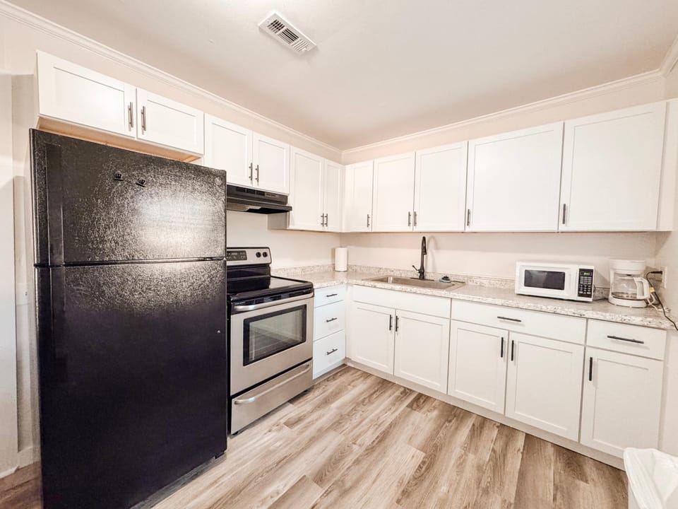 Charming 2BR Cottage 10 Min to Parris Island and Downtown Beaufort House in Port Royal