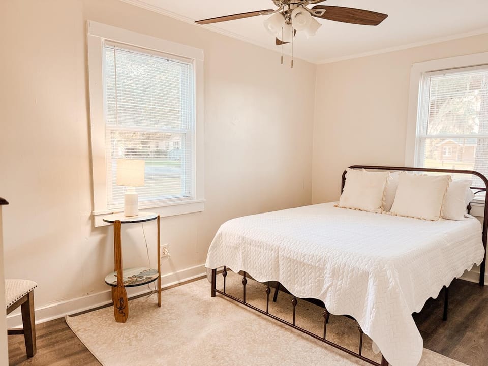 Sleeps 4 Cottage Near Spanish Moss Trail and Downtown House in Port Royal