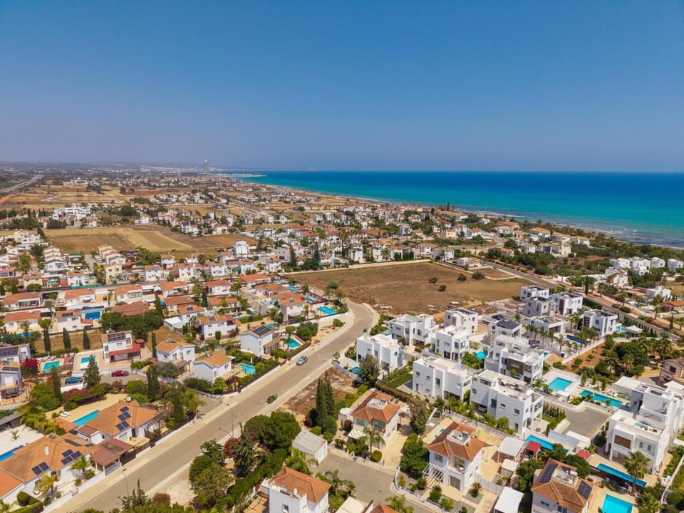 Nearby landmark, Neighbourhood, Natural landscape, Bird's eye view, Location