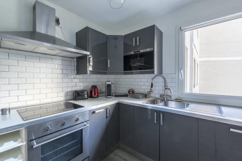 Beautiful Port Marianne Apt, Private Parking, 4 people Apartment in Montpellier
