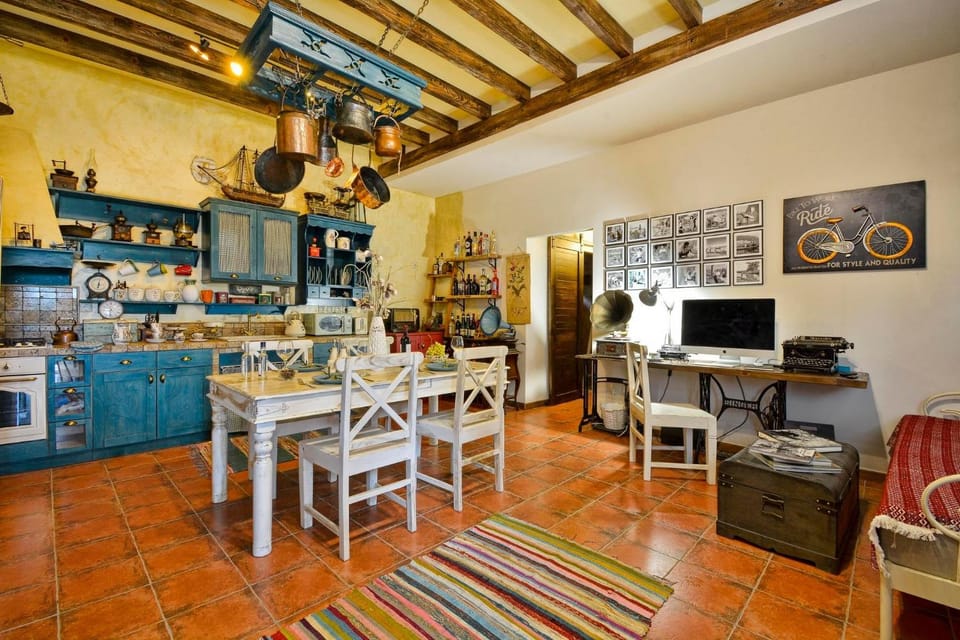 Property building, Kitchen or kitchenette, Living room