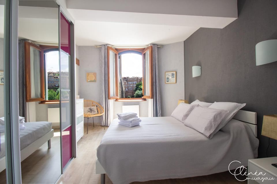 Bed, Photo of the whole room, Bedroom, Landmark view, towels