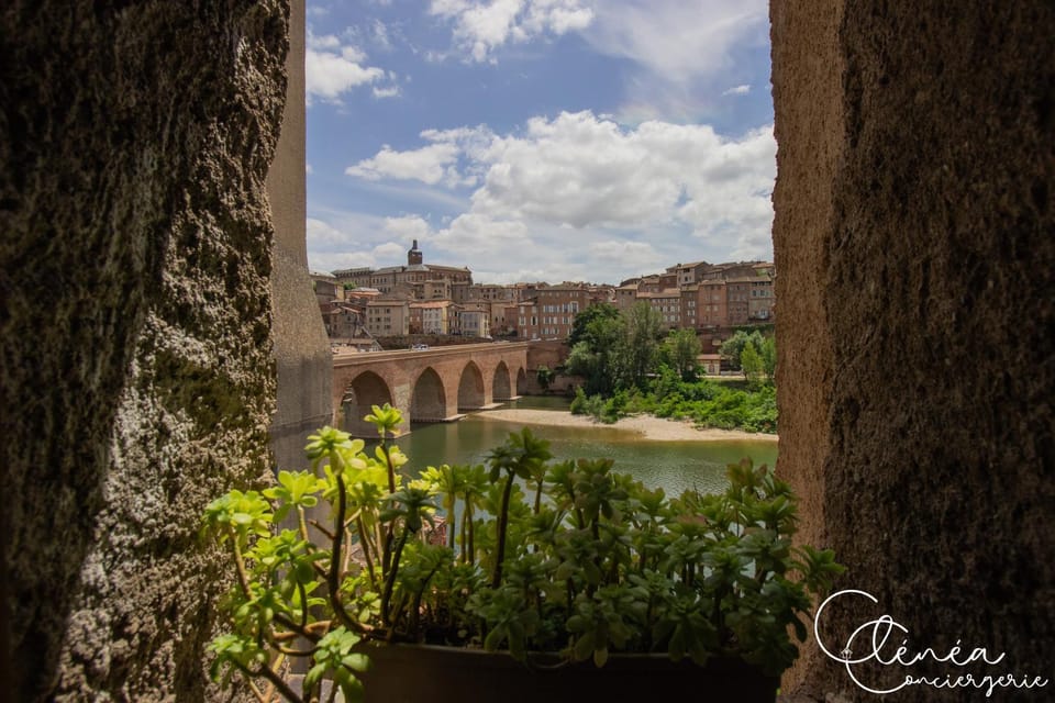 Nearby landmark, Day, Natural landscape, City view, Landmark view, River view