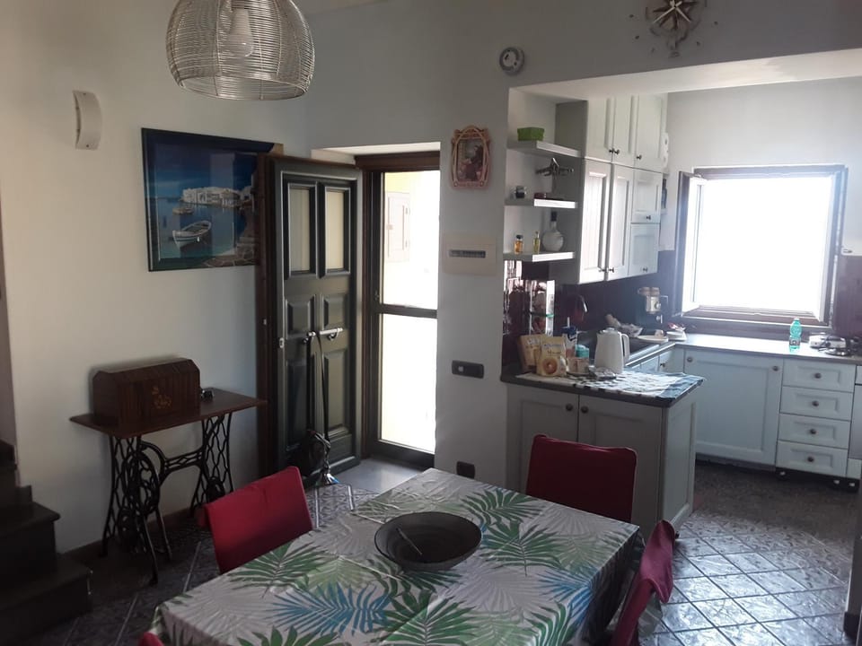 Communal lounge/ TV room, Kitchen or kitchenette
