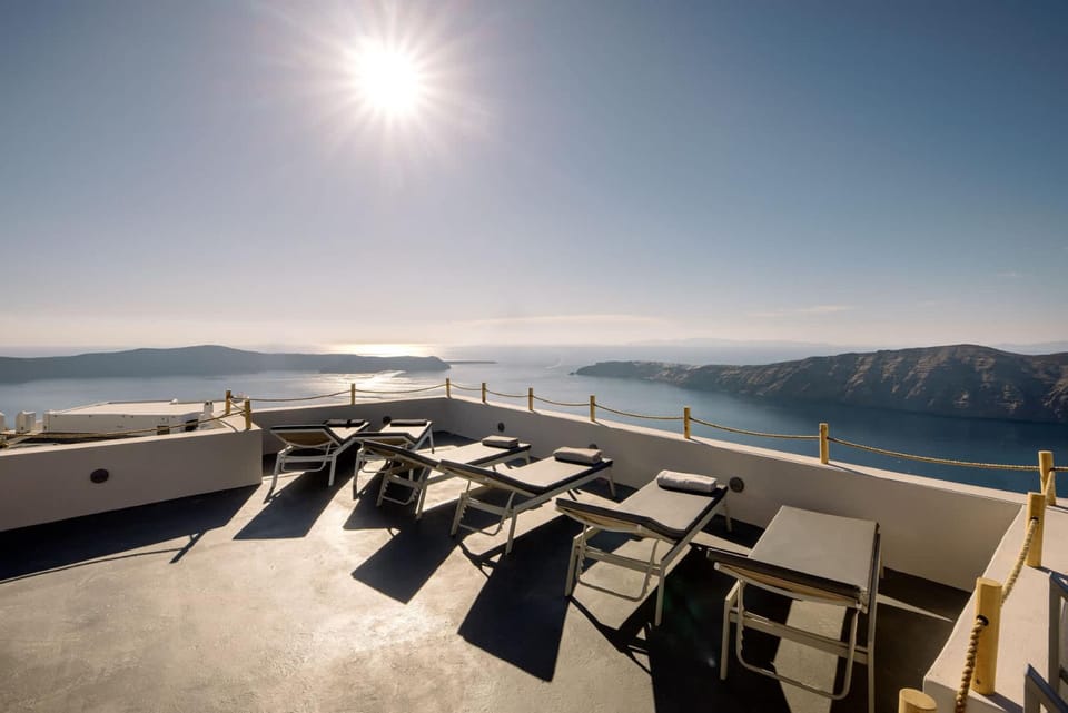 Grande Studio with Jacuzzi Nea Premium Residences Apartment in Imerovigli