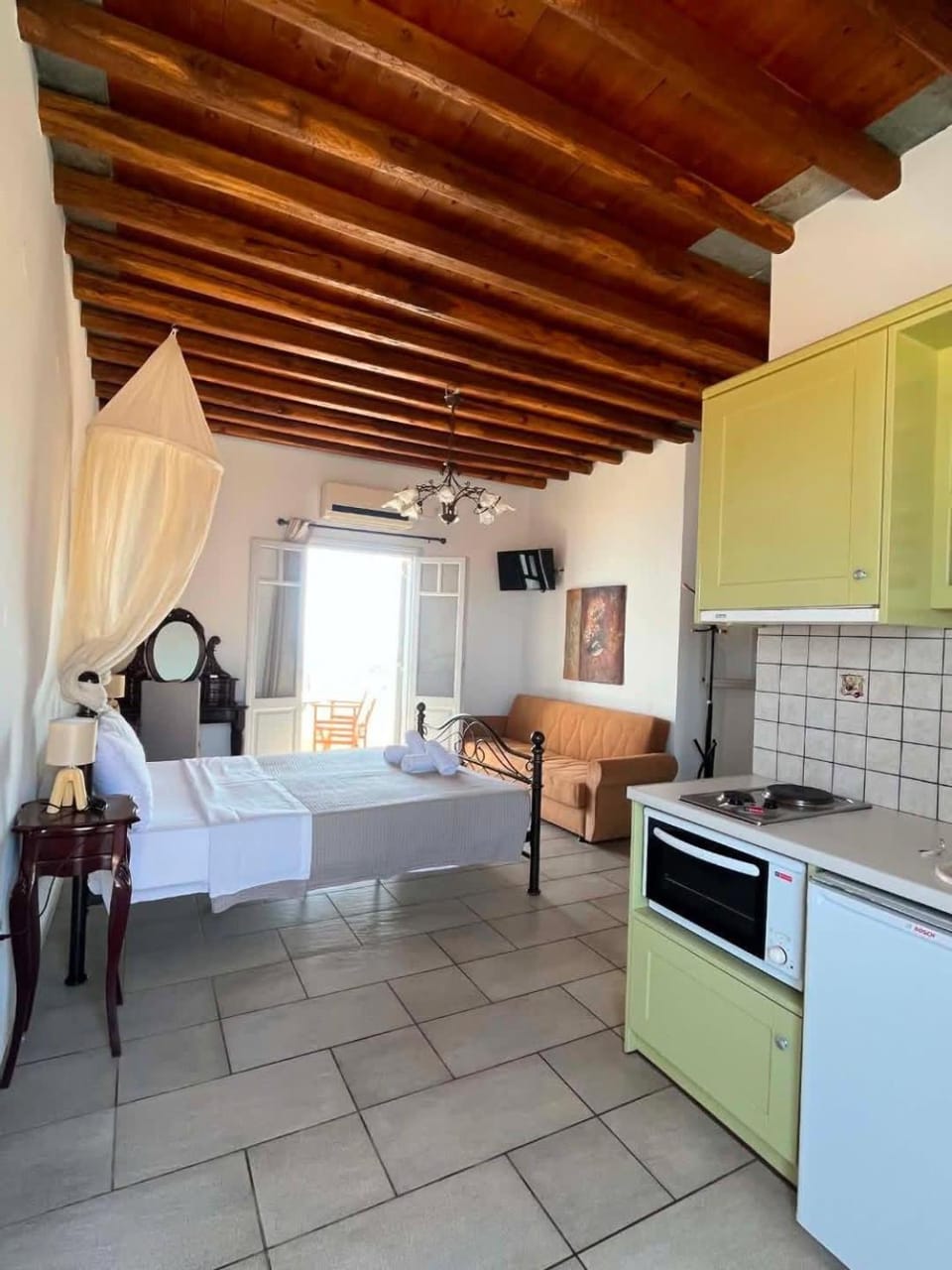Studios Poulati Apartment in Milos