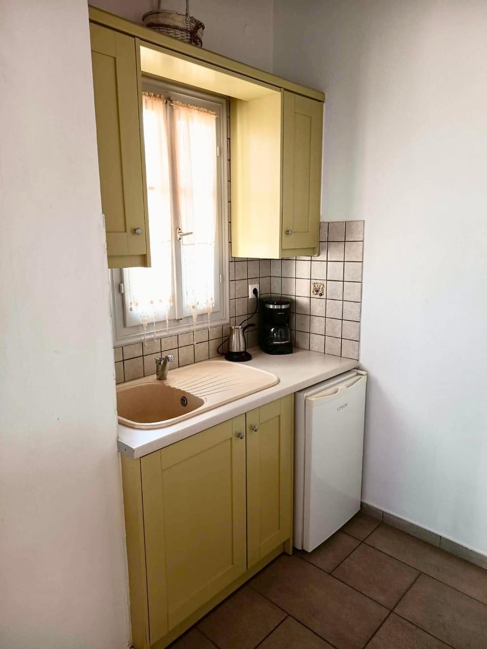 Studios Poulati Apartment in Milos