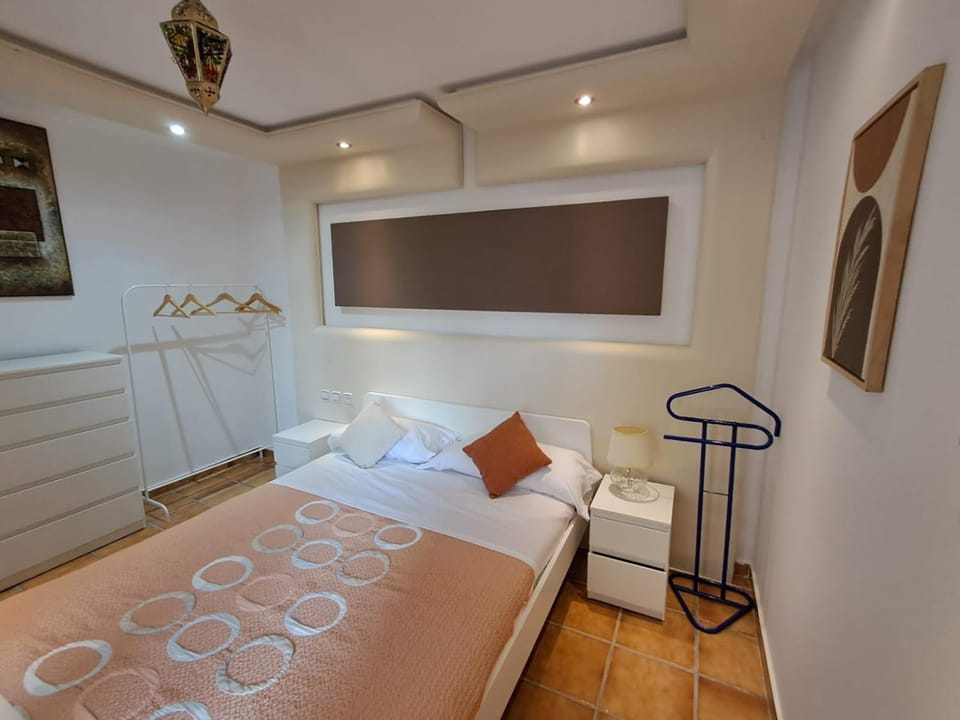 Bed, Photo of the whole room, Bedroom, hair dresser, towels