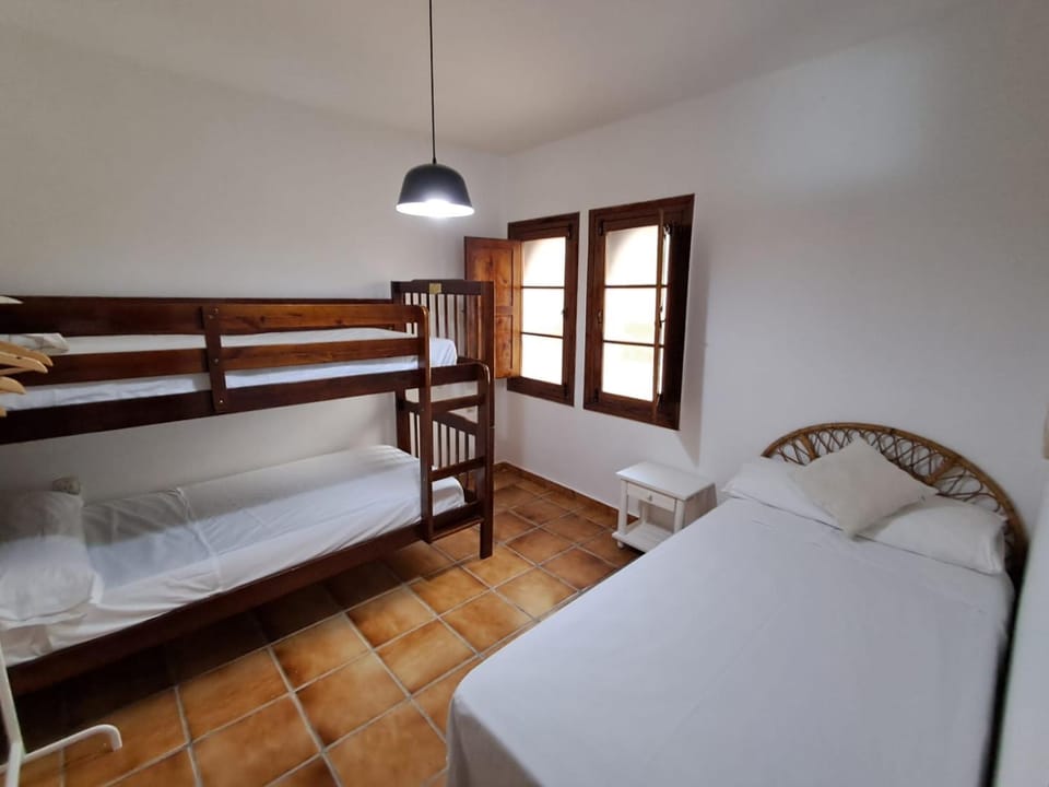 Bed, Photo of the whole room, Bedroom, bunk bed, towels