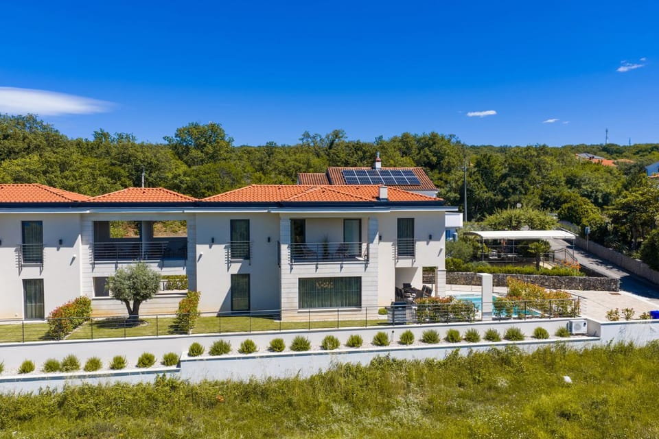 Property building, Day, Natural landscape