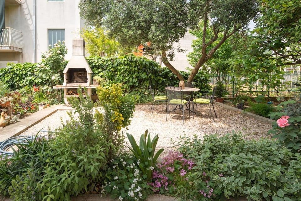 BBQ facilities, Garden, Seating area