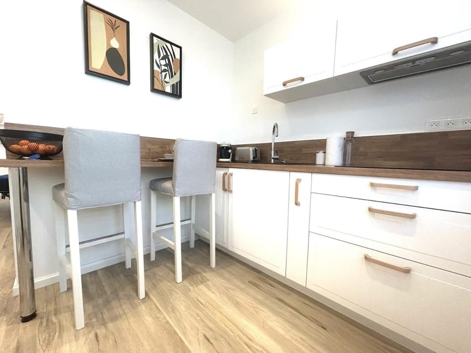 Studio moderne et calme - Parking - Naval Group Apartment in Brittany