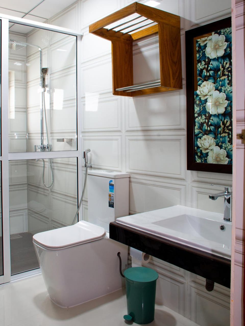Shower, Toilet, Bathroom, towels