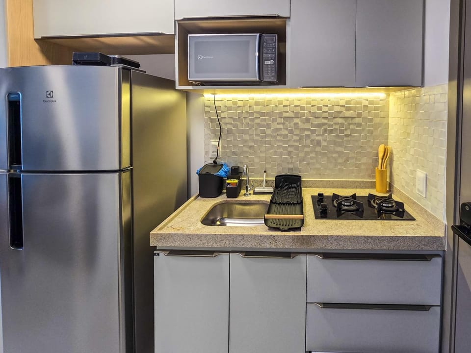 Kitchen or kitchenette, Communal kitchen, microwave, stove, kitchen, kitchen