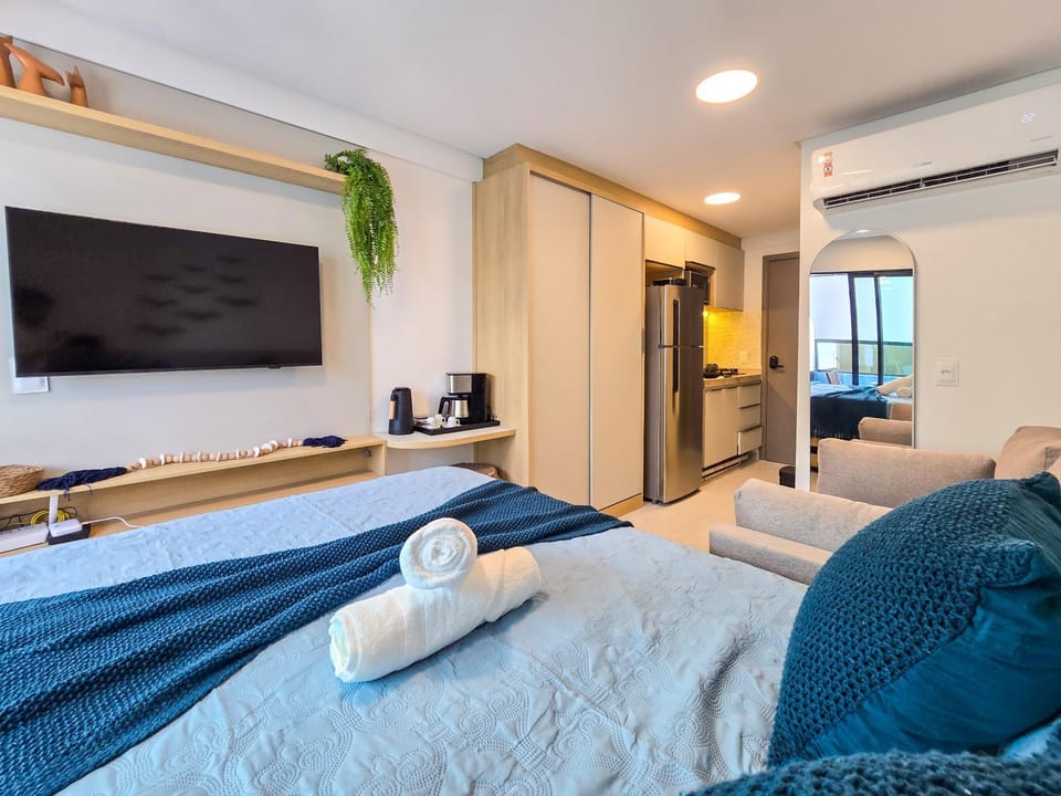 Patio, Communal lounge/ TV room, TV and multimedia, Photo of the whole room, Bedroom, furniture, internet, locker, towels, kitchen, air conditioner