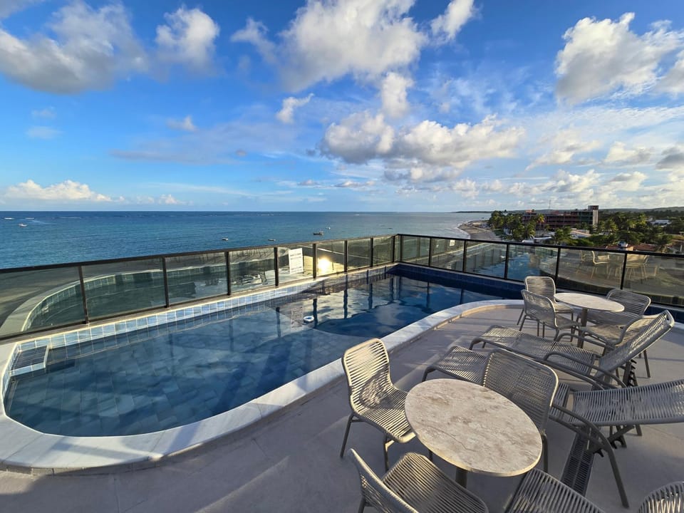 Day, Natural landscape, View (from property/room), Balcony/Terrace, Pool view, Sea view, Swimming pool, sunbed