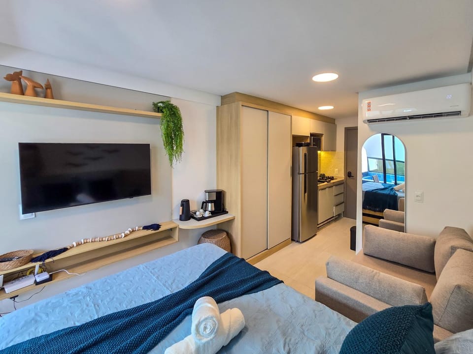 Communal lounge/ TV room, Bed, TV and multimedia, Photo of the whole room, Bedroom, furniture, internet, locker, towels, air conditioner