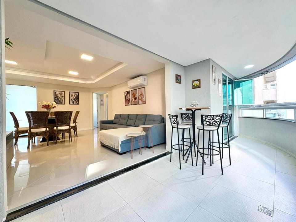 313B Street Quadra Mar 3 Bedrooms Itapema Meia Praia Apartment in Porto Belo