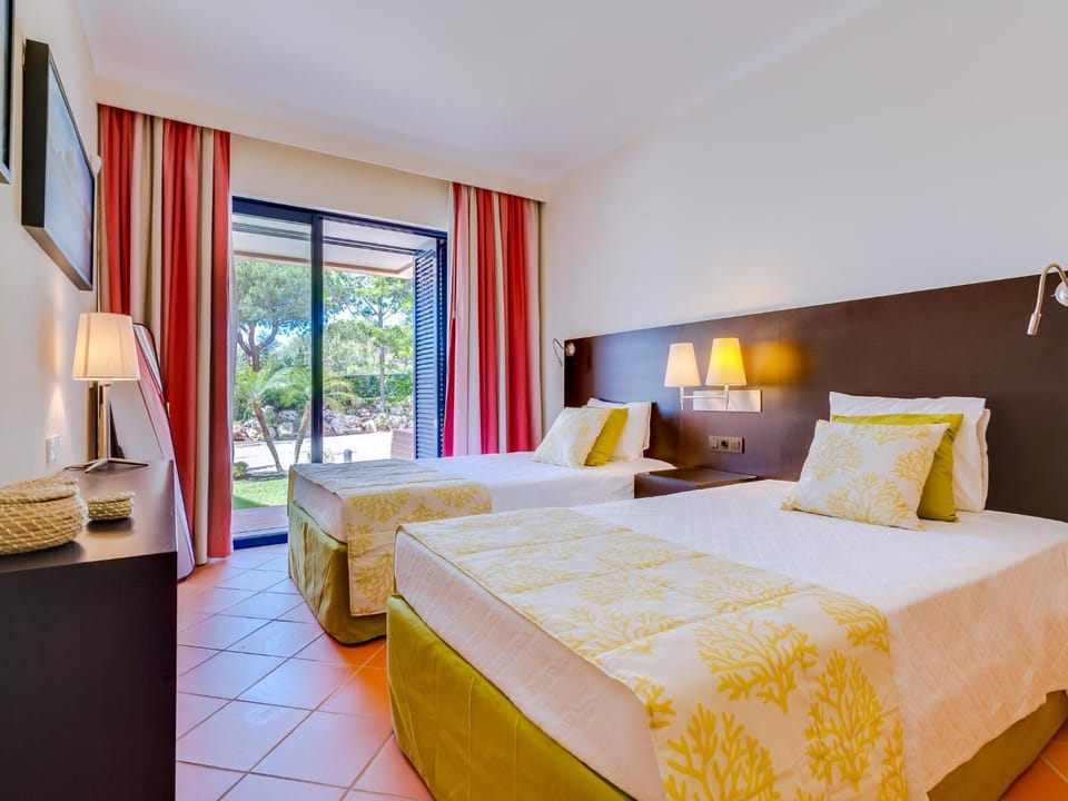 Vila Sol apartment with pool and garden Apartment in Quarteira