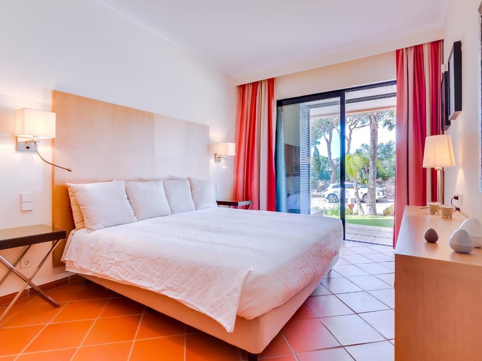 Vila Sol apartment with pool and garden Apartment in Quarteira